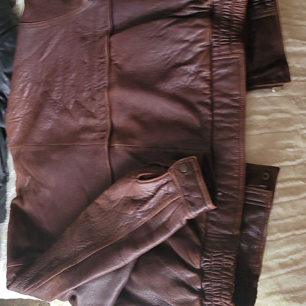 Leather jacket - Picture 4 of 4